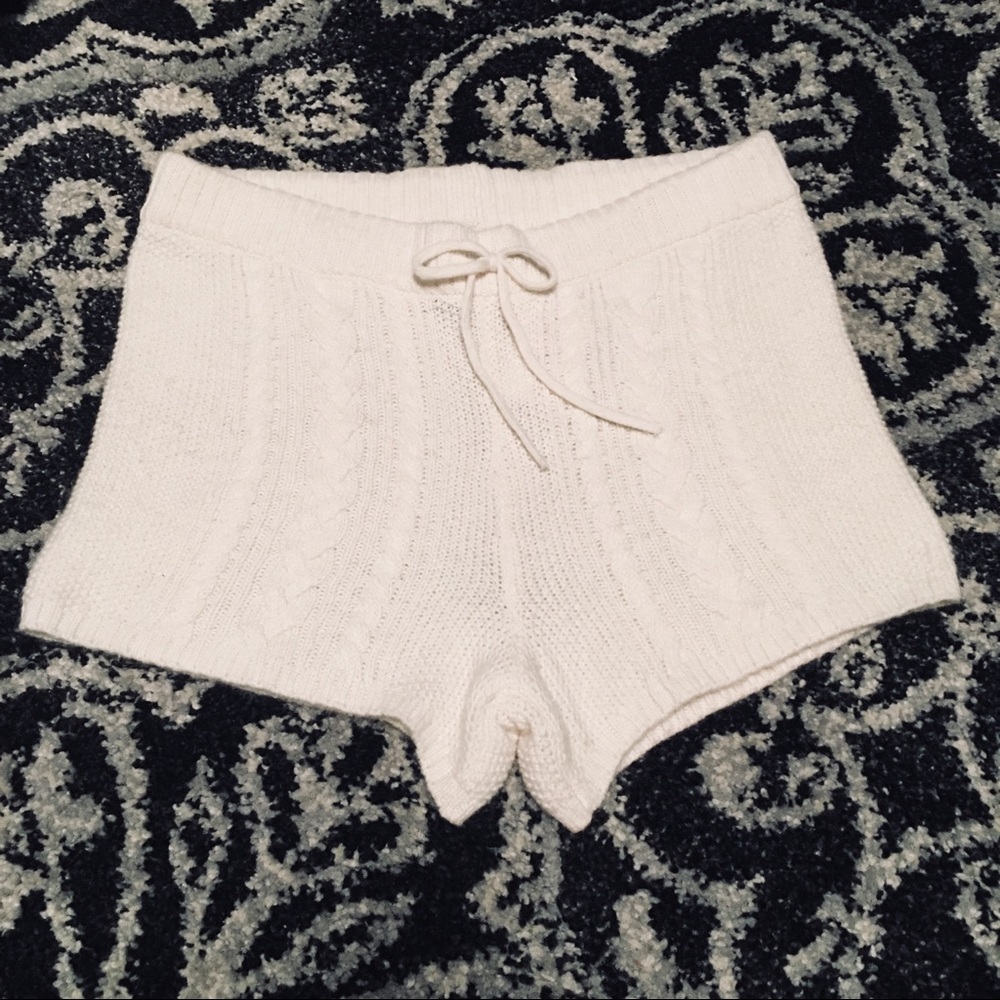 American Eagle cream sweater shorts medium NEW